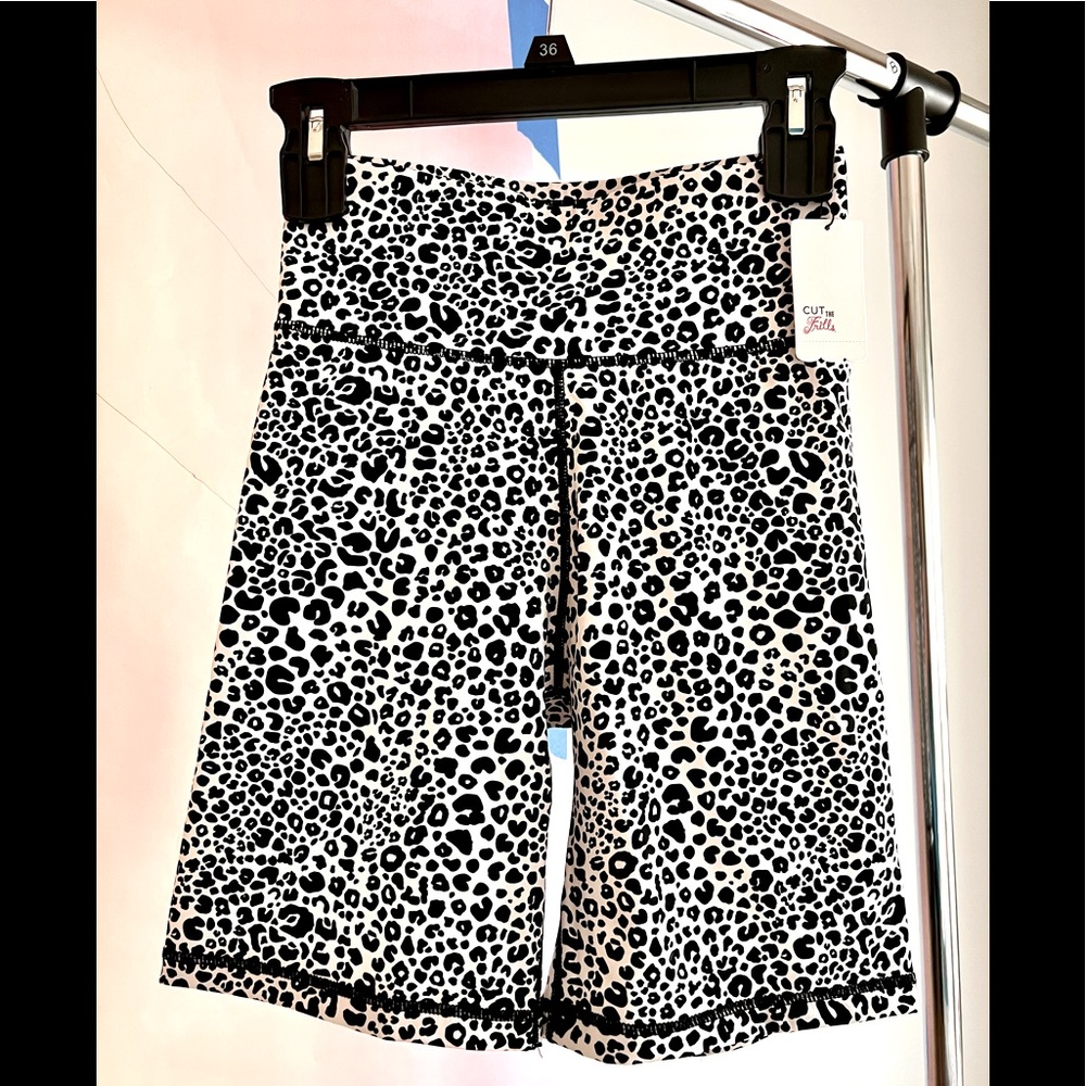 NWT Cut the Frills Women’s Athletic Shorts Size M White Leopard - Picture 6 of 11
